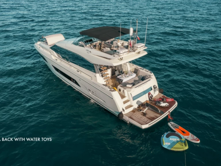 Noleggio Yacht di lusso Prestige con patente nautica