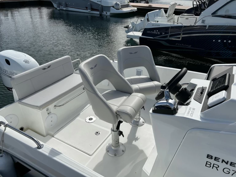 Noleggio barche Bénéteau Flyer 6 SPACEdeck a Port du Moulin Blanc su Samboat