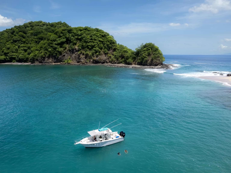 Barca a motore a noleggio a Bahía Culebra al miglior prezzo