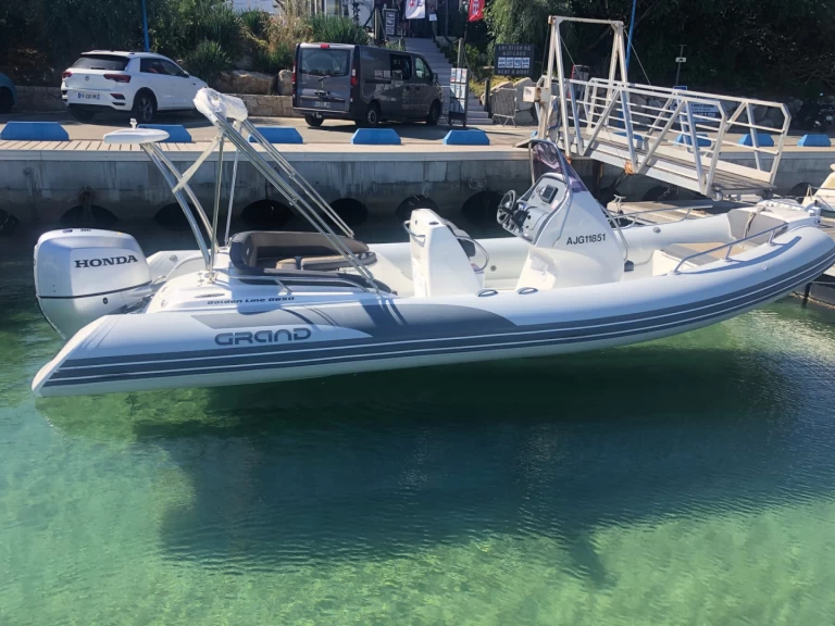 Gommone a noleggio a Porto Pollo al miglior prezzo