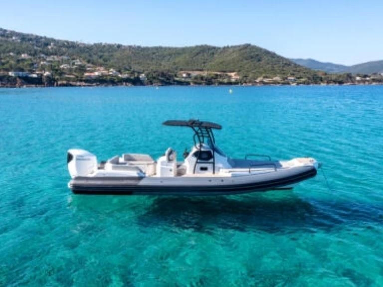 Noleggio Gommone Fanale marine  con patente nautica