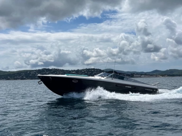 Noleggio Yacht di lusso a Port Grimaud – Itama 38