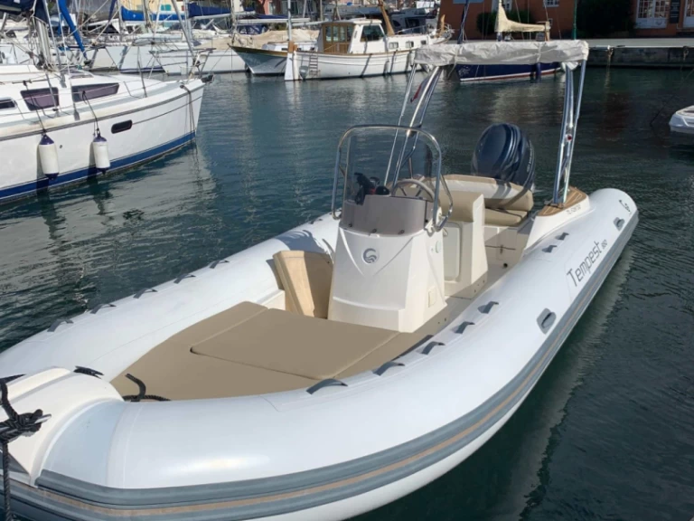 Noleggio a Port Grimaud – Capelli Tempest 650 su SamBoat