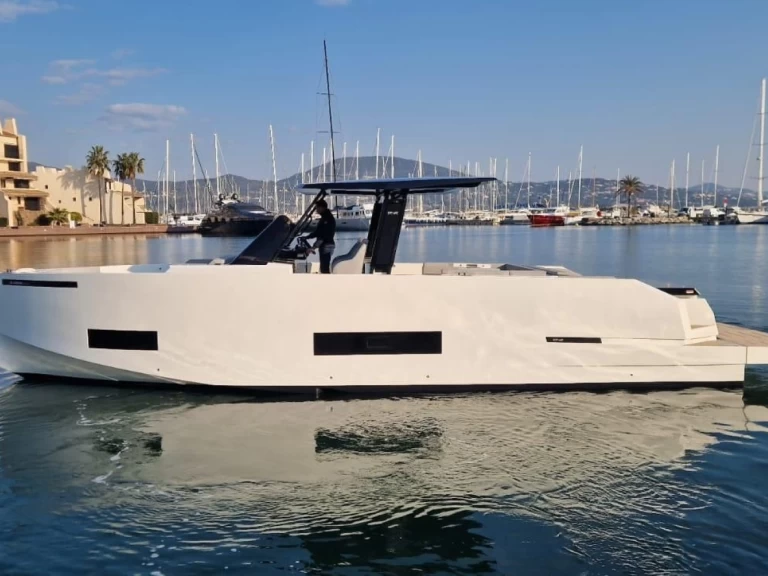 Noleggio Yacht di lusso con o senza skipper DE ANTONIO Yachts a Port Grimaud