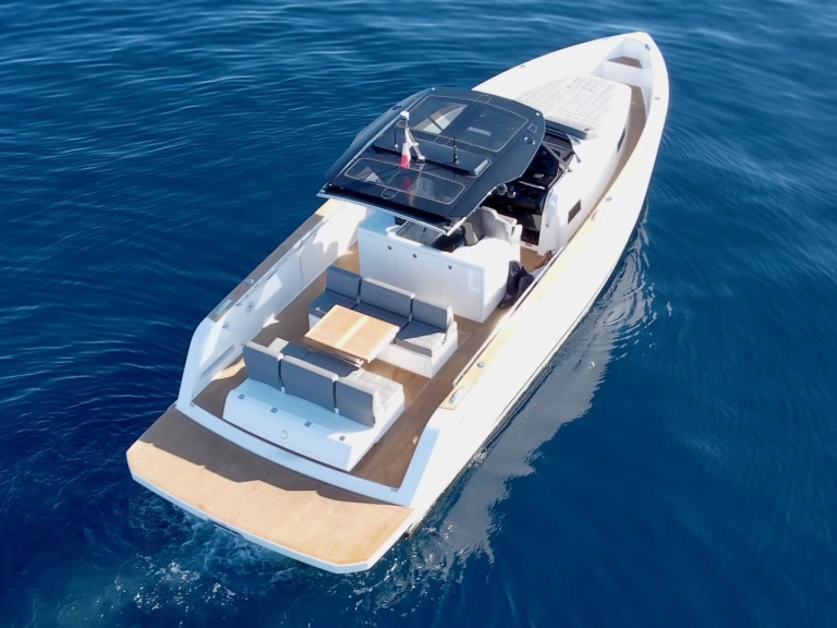 Noleggiare una Pardo Yachts Pardo 38 a Saint-Jean-Cap-Ferrat
