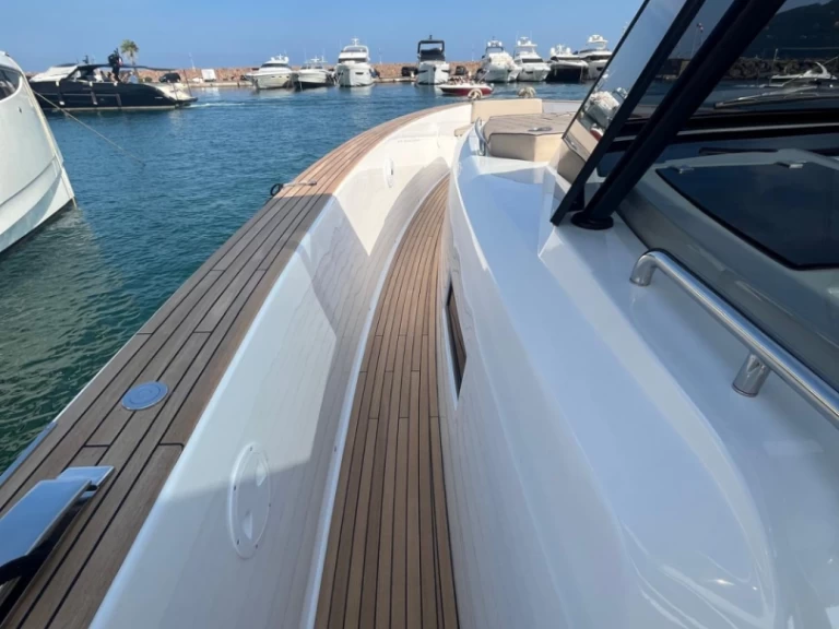 Pardo Yachts Pardo 50 da affittare a  Cogolin
