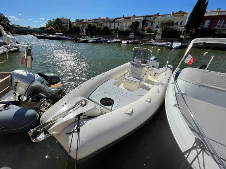 Noleggio Gommone Bwa con patente nautica