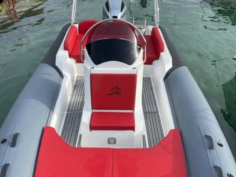 Noleggio Gommone Fanale marine  con patente nautica