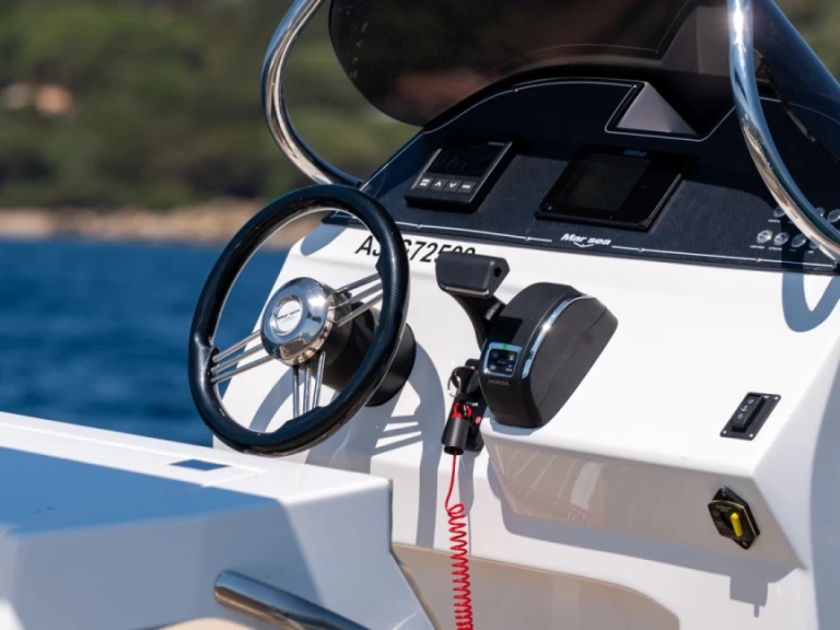 Noleggio Gommone Marsea con patente nautica