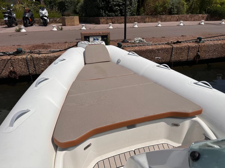 Gommone a noleggio a Port Grimaud al miglior prezzo