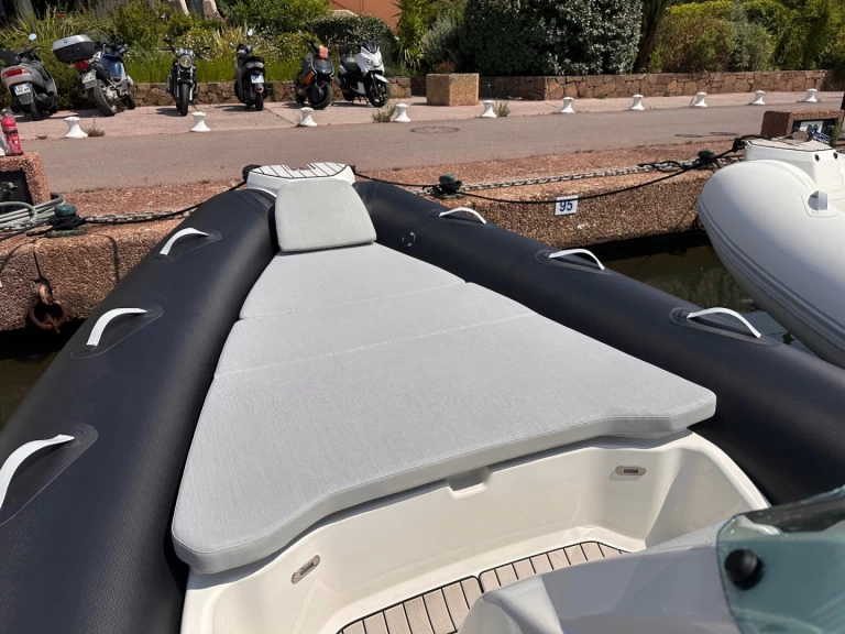Noleggio Gommone a Port Grimaud – Zodiac Medline 7.5