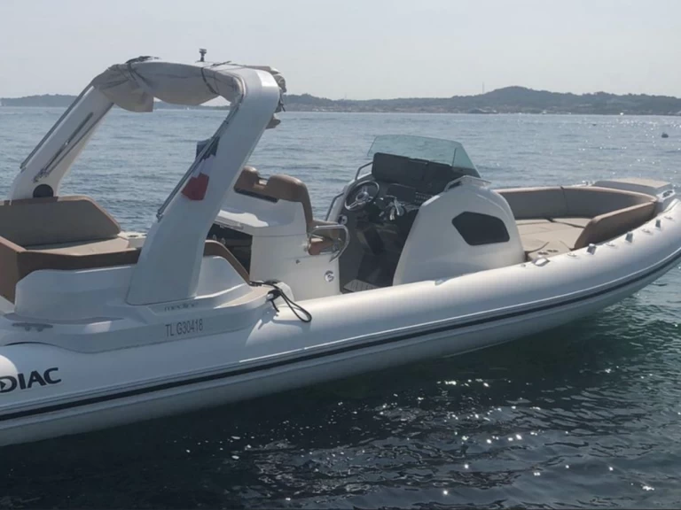 Noleggio barche Zodiac Medline 9 a Port Grimaud su Samboat