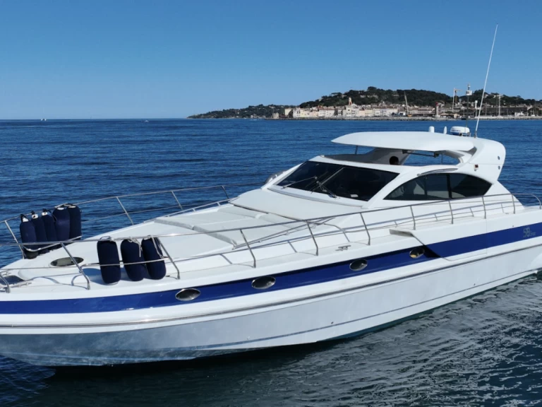 Yacht di lusso a noleggio a Port Grimaud al miglior prezzo