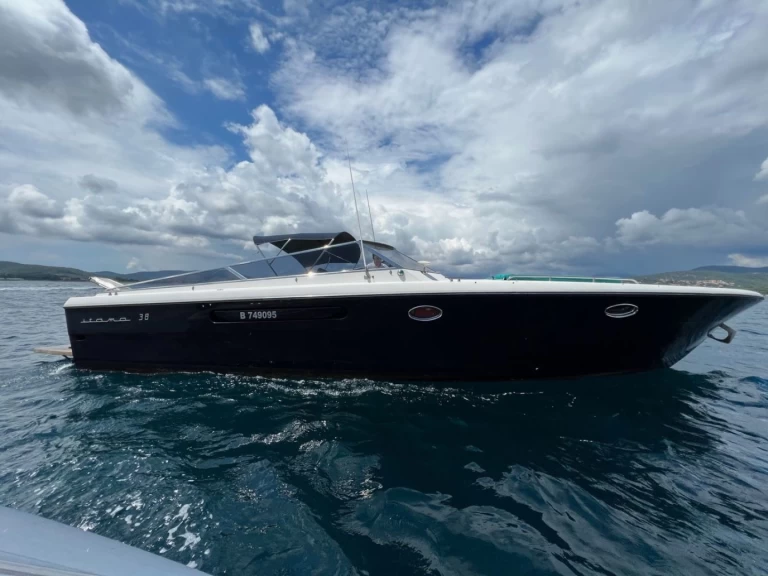 Noleggio Yacht di lusso Itama con patente nautica