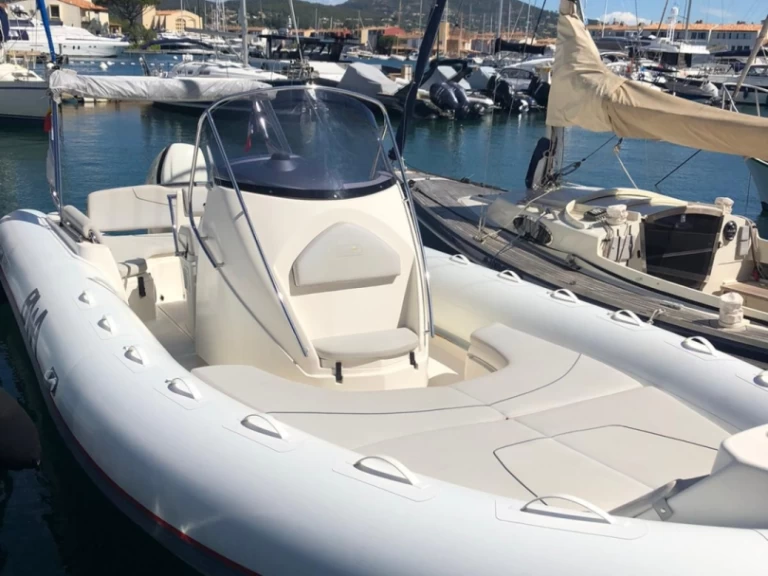 Noleggio Gommone a Port Grimaud – Bwa Sport 28 GTc