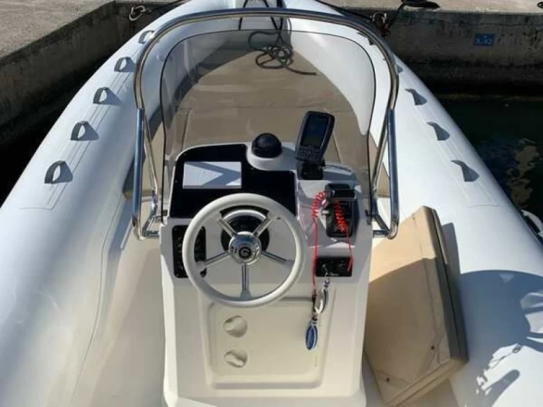 Noleggio Gommone Capelli con patente nautica