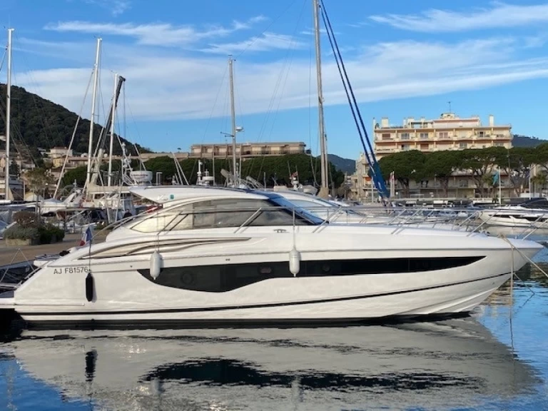 Yacht di lusso a noleggio a Port Grimaud al miglior prezzo