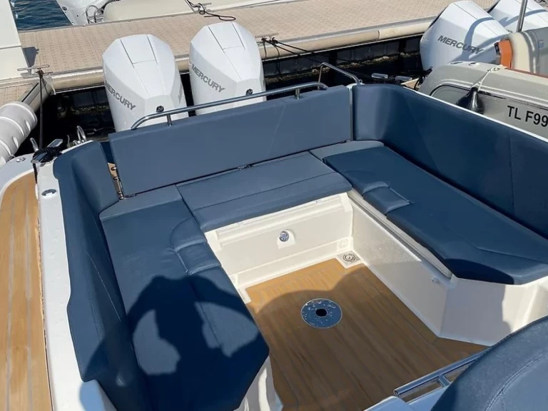 Gommone a noleggio a Port Grimaud al miglior prezzo