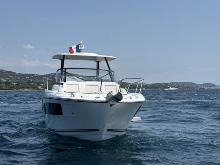 Noleggio barche Jeanneau Cap Camarat 9.0 WA a Port Grimaud su Samboat