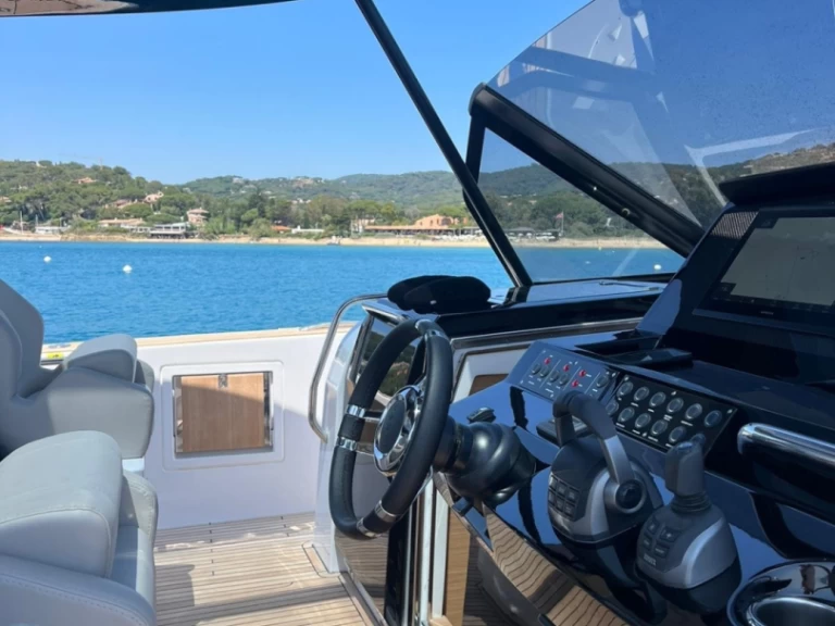 Noleggiare una Pardo Yachts Pardo 50 a Bormes-les-Mimosas