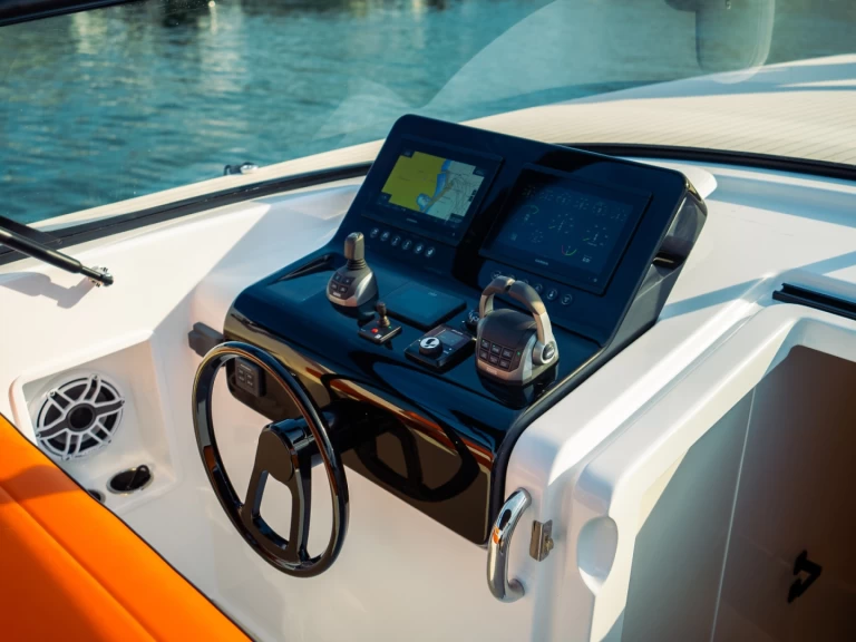 Noleggio Barca a motore con o senza skipper VanDutch a Sainte-Maxime