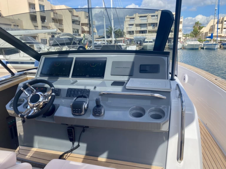 Pardo Yachts Pardo 43 da affittare a  Port Grimaud
