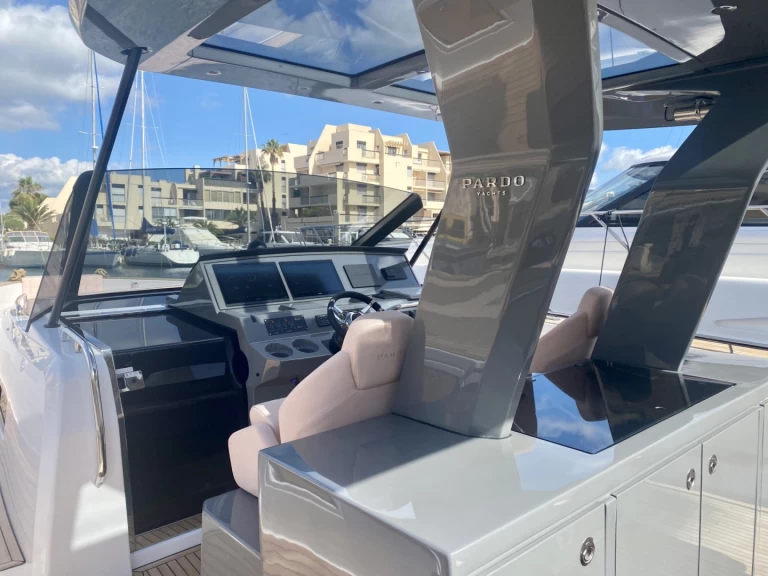 Noleggiare una Pardo Yachts Pardo 43 a Port Grimaud