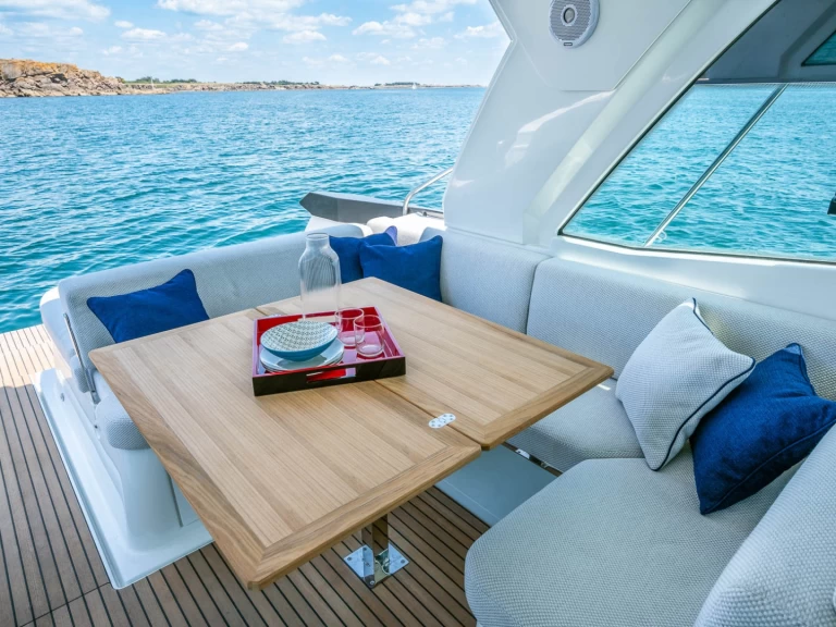 Noleggio barche Cogolin economico Gran Turismo 36