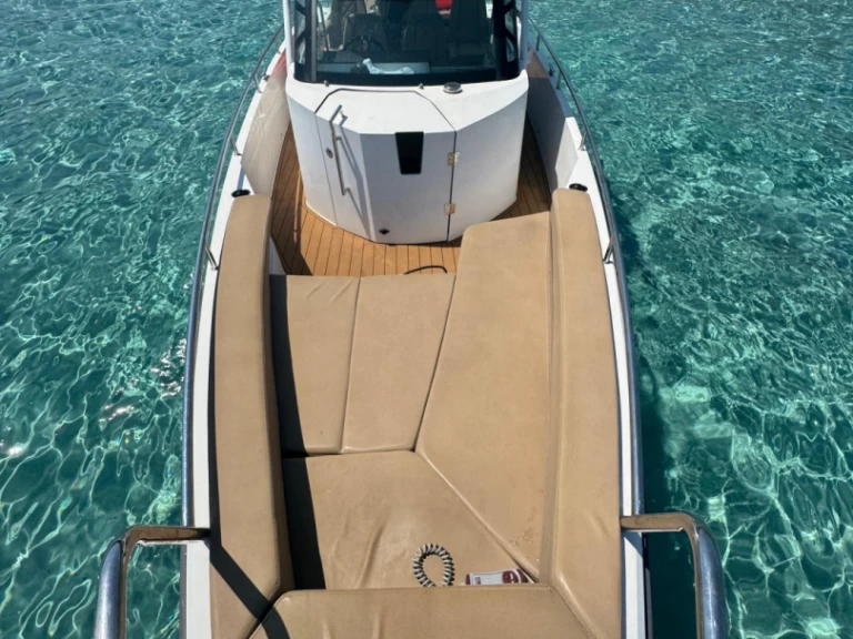 Noleggio Barca a motore con o senza skipper Axopar 28 T-TOP a Can Picafort