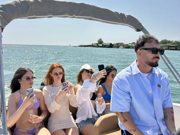 Noleggio Barca a motore Idea Marine con patente nautica