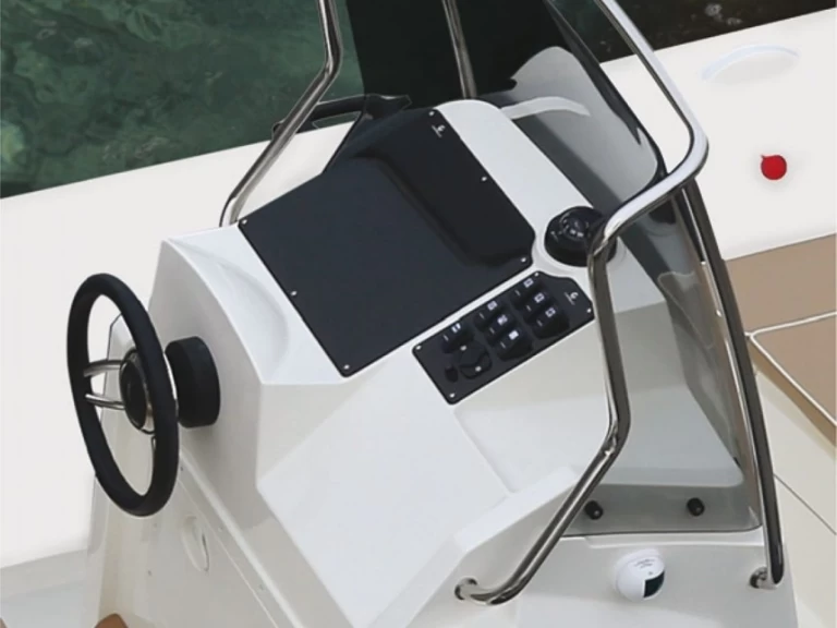 Noleggiare una Capelli Tempest 775 a Saint-Raphaël