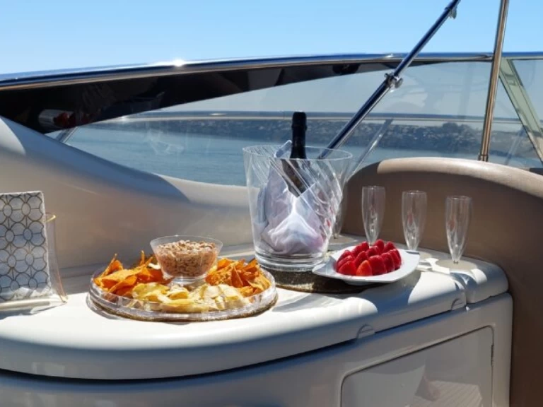 Cranchi Endurance 39 da affittare a  Saint-Raphaël