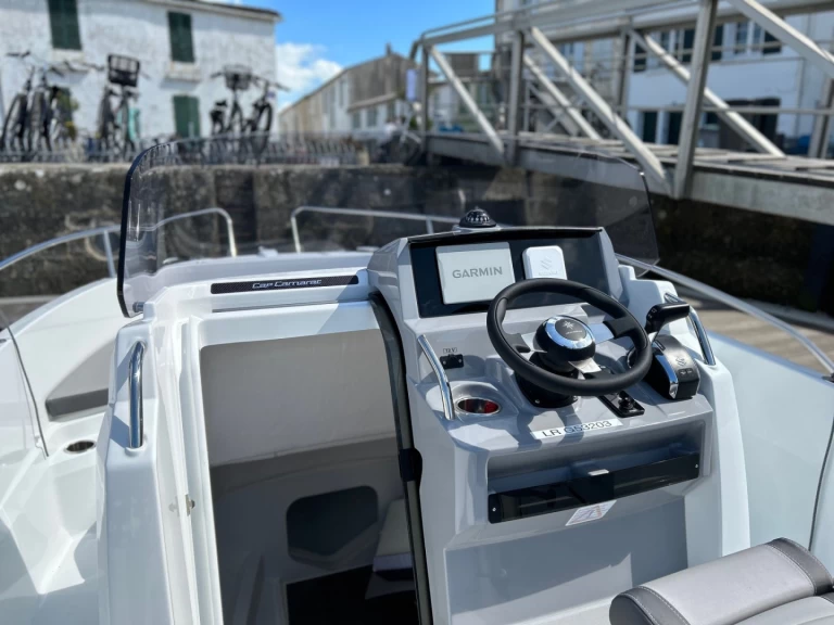 Jeanneau Cap Camarat 7.5 CC Serie 3 da affittare a  La Flotte