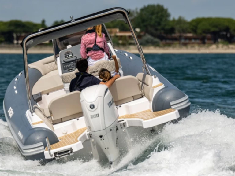 Noleggiare una Salpa Salpa Soleil 26 a Bol