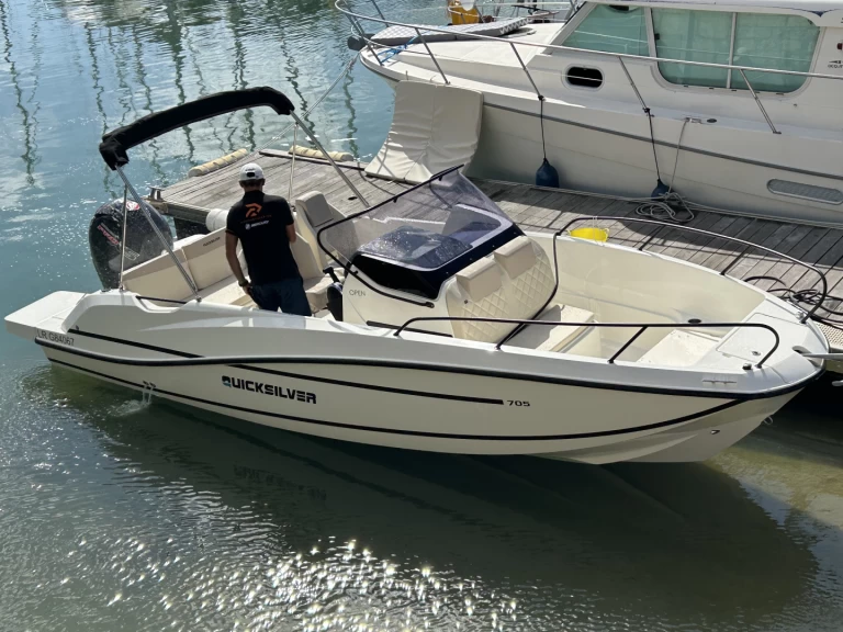 Barca a motore a noleggio a Saint-Martin-de-Ré al miglior prezzo