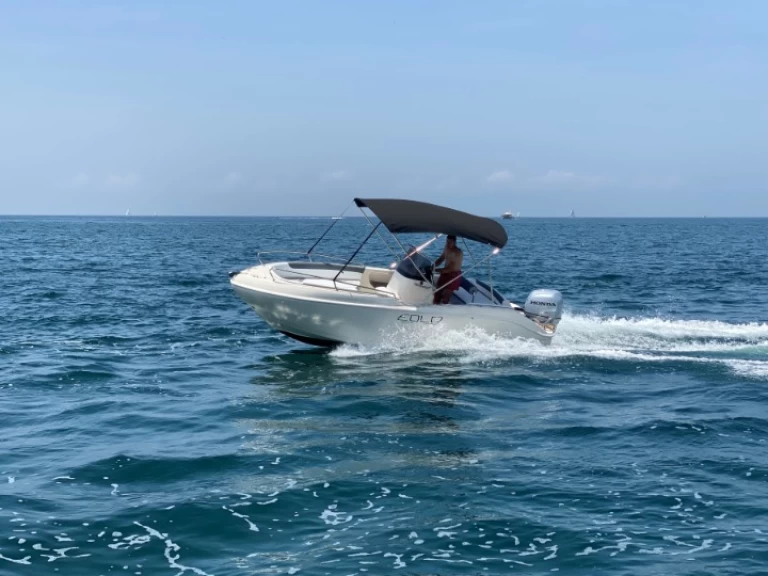 Barca a motore a noleggio a Funtana-Fontane al miglior prezzo