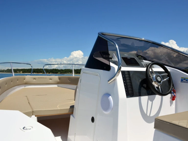 Noleggio Barca a motore con o senza skipper Marinello a Funtana-Fontane