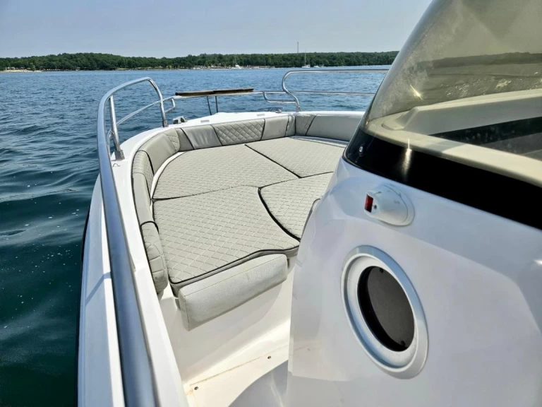 Noleggio Barca a motore Ranieri con patente nautica