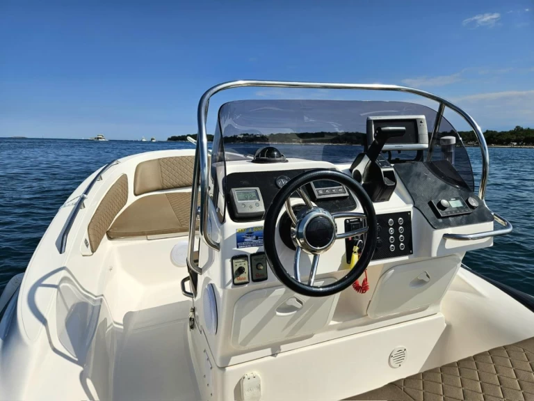 Noleggio barche Zar 650 Suite a Funtana-Fontane su Samboat