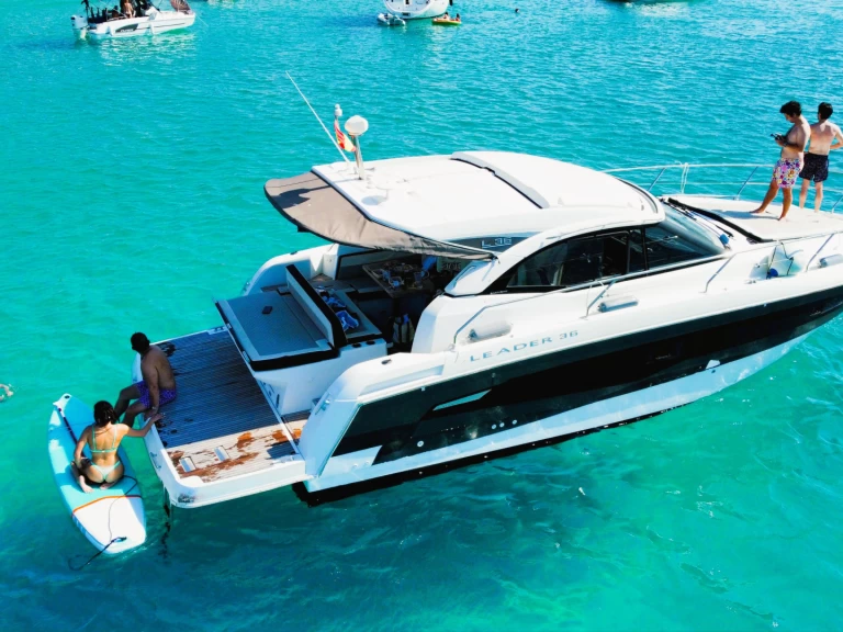 Jeanneau Leader 36 da affittare a  Fornells