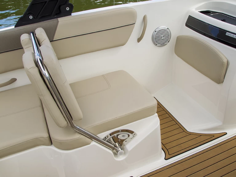 Noleggiare una Bayliner VR6 OB a Altea