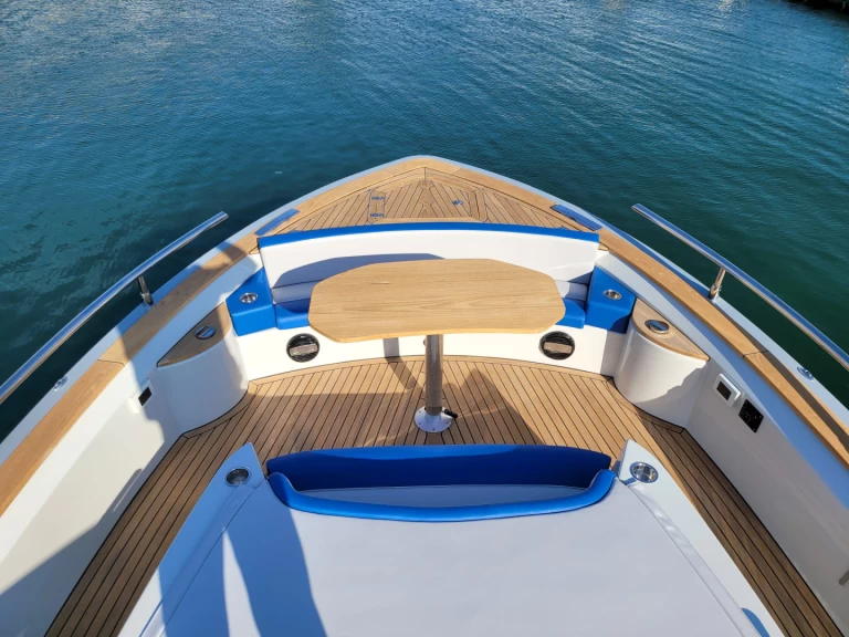 Barca a motore a noleggio a Sorrento al miglior prezzo