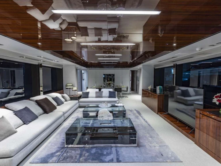 Riva NO SURRENDER da affittare a  Newport