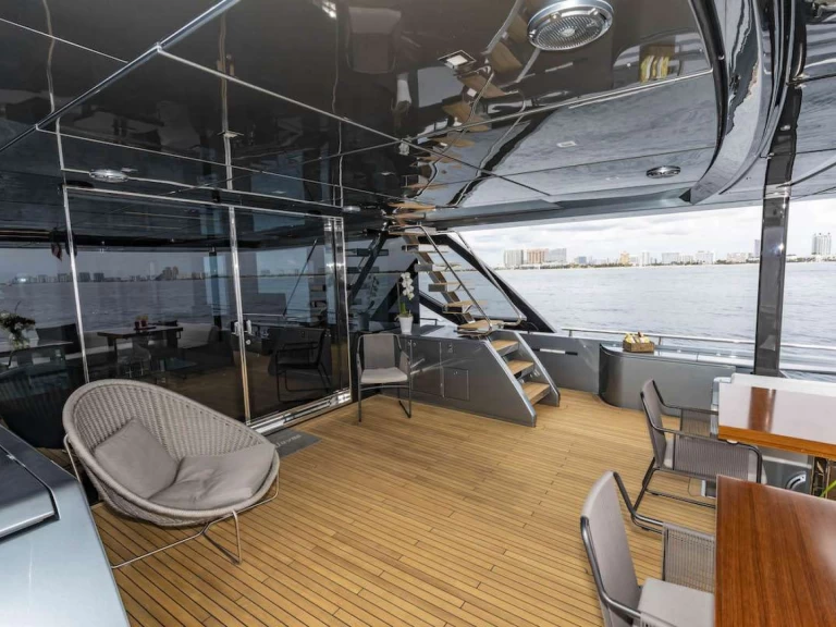 Noleggio Yacht di lusso a Newport – Riva NO SURRENDER