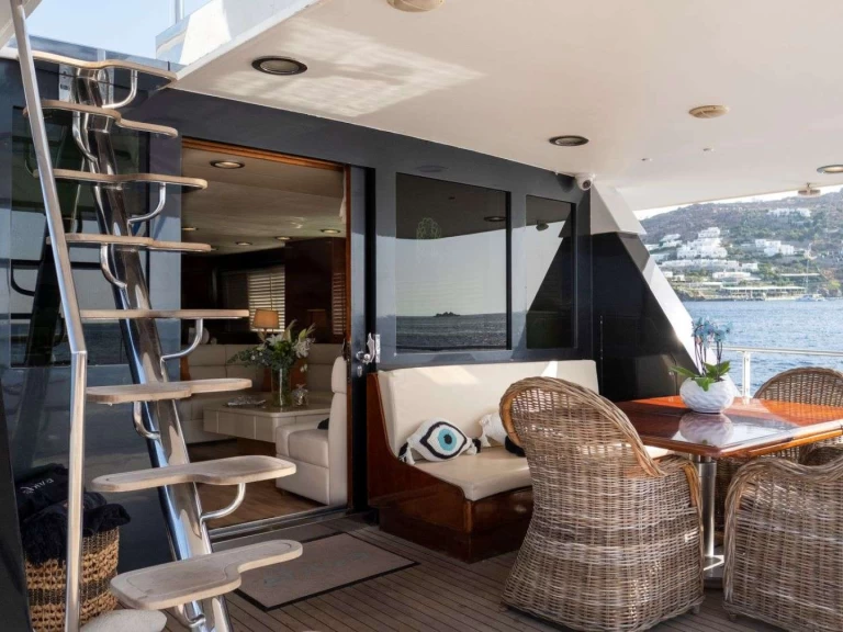 Noleggio Yacht di lusso con o senza skipper Cantieri di Pisa, Italy a Atene