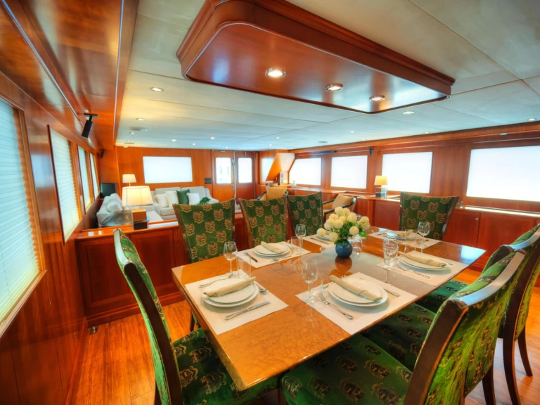 Noleggiare una Custom VOYAGER a Valletta