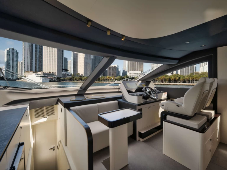 Noleggio Yacht di lusso Azimut con patente nautica