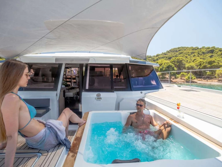Noleggio Yacht di lusso a Néa Péramos – Fountaine Pajot MAJESTY OF GREECE