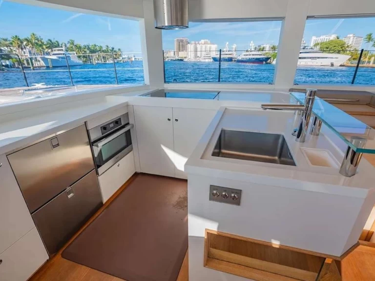 Noleggiare una Nishii Shipyards Cata a Nassau