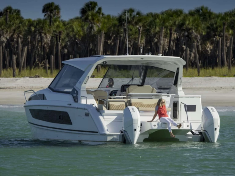Noleggio Yacht di lusso con o senza skipper Aquila a Sardegna
